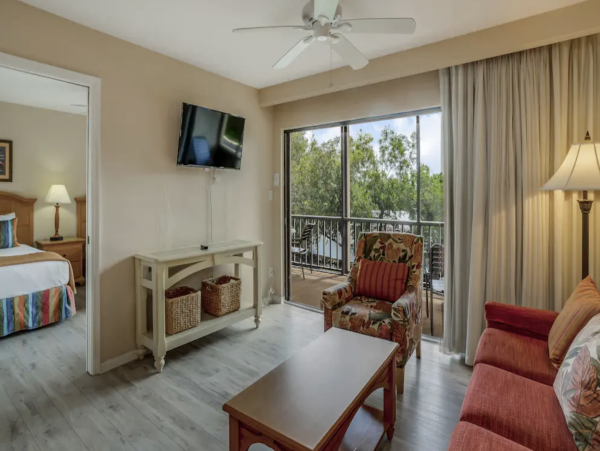Quick drive to Downtown Naples and Venetian Bay